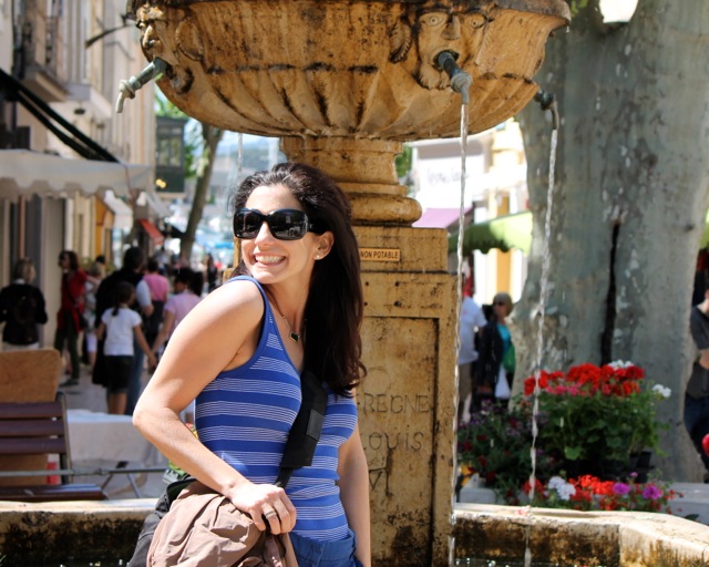 Bella Figura calligrapher Sarah Hanna in Cassis, France 